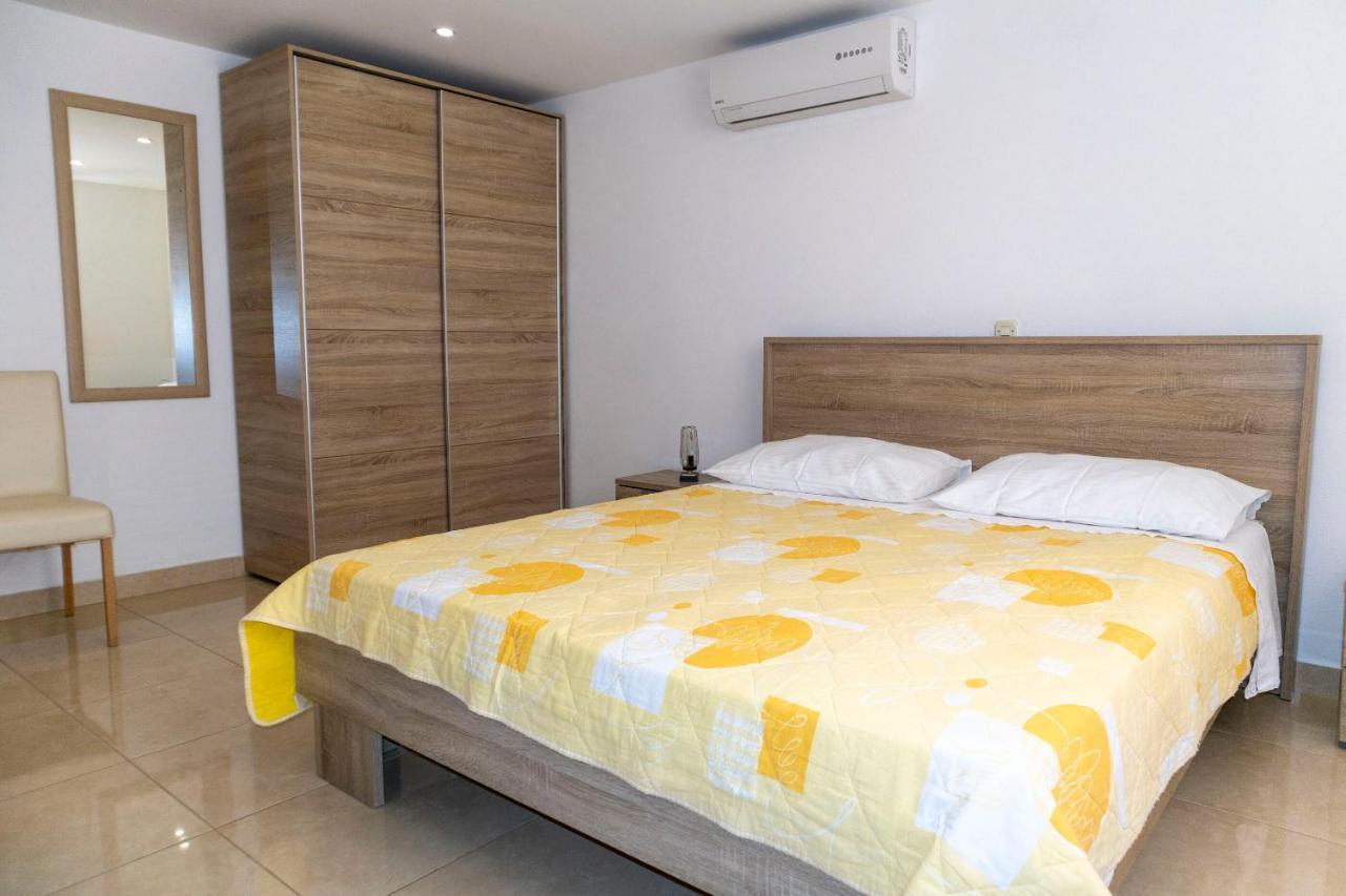 Apartments Ante Макарска Екстериор снимка