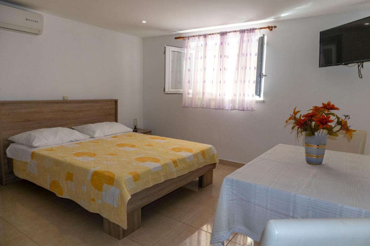 Apartments Ante Макарска Екстериор снимка