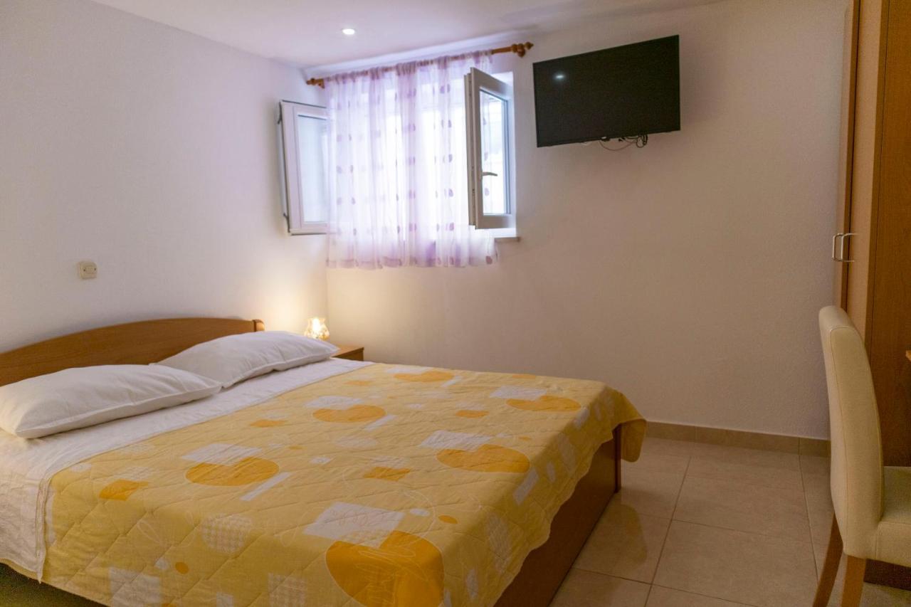 Apartments Ante Макарска Екстериор снимка