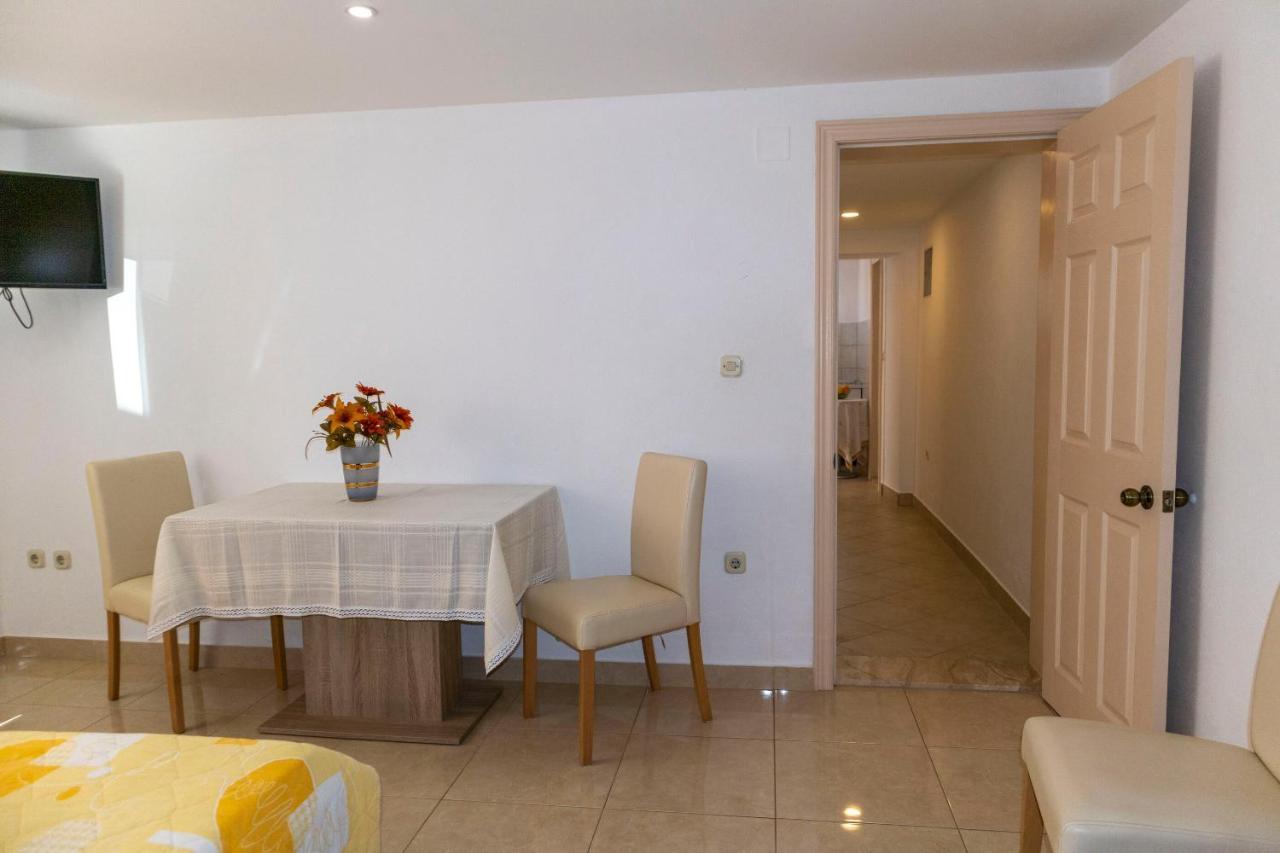 Apartments Ante Макарска Екстериор снимка