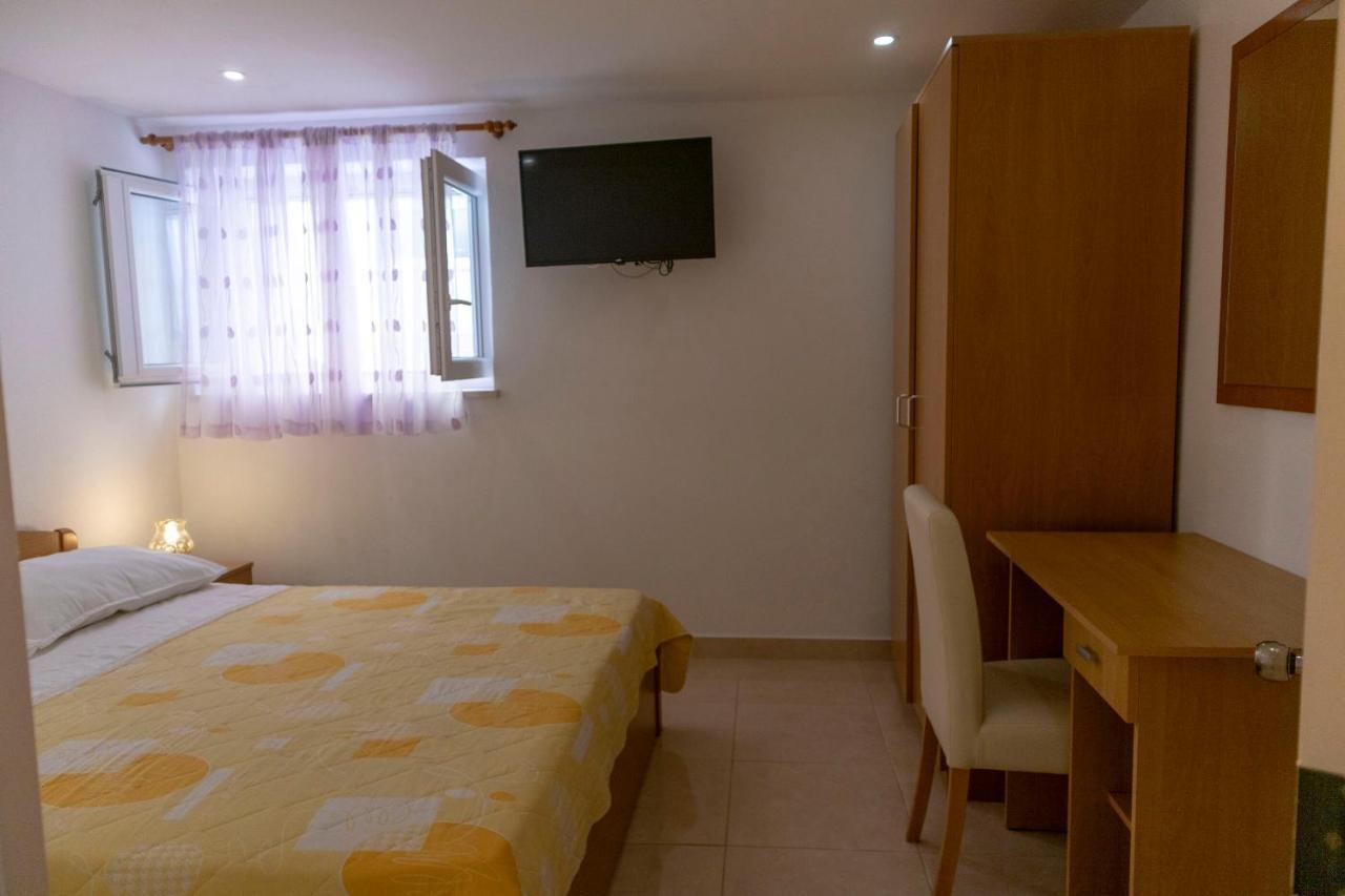 Apartments Ante Макарска Екстериор снимка