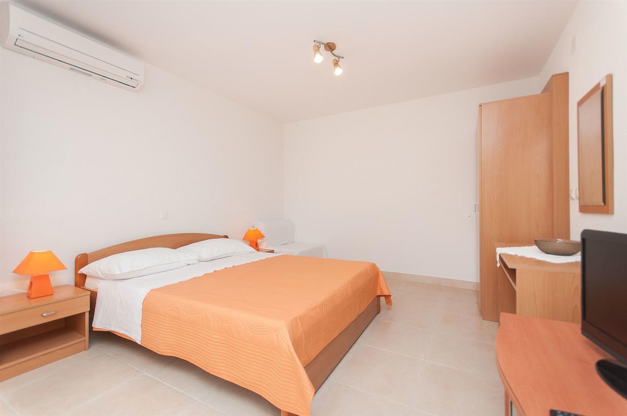 Apartments Ante Макарска Екстериор снимка